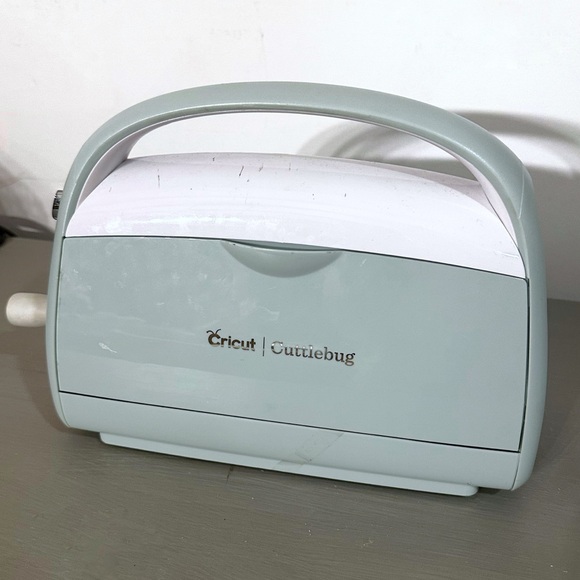 Cricut Mint Cuttlebug Embossing Die Cutting Machine — ONLY MACHINE - Picture 2 of 7